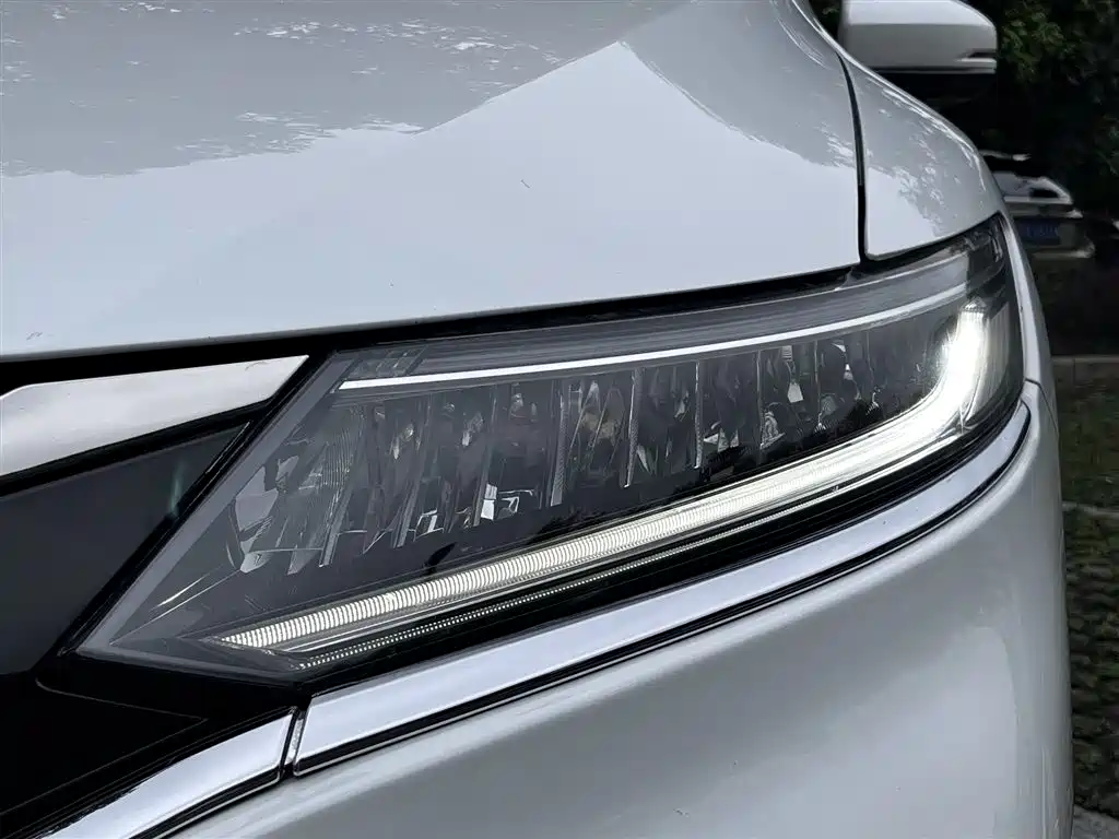Jade 210 TURBO CVT Luxury 5-seat