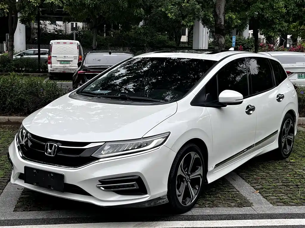 Jade 210 TURBO CVT Luxury 5-seat