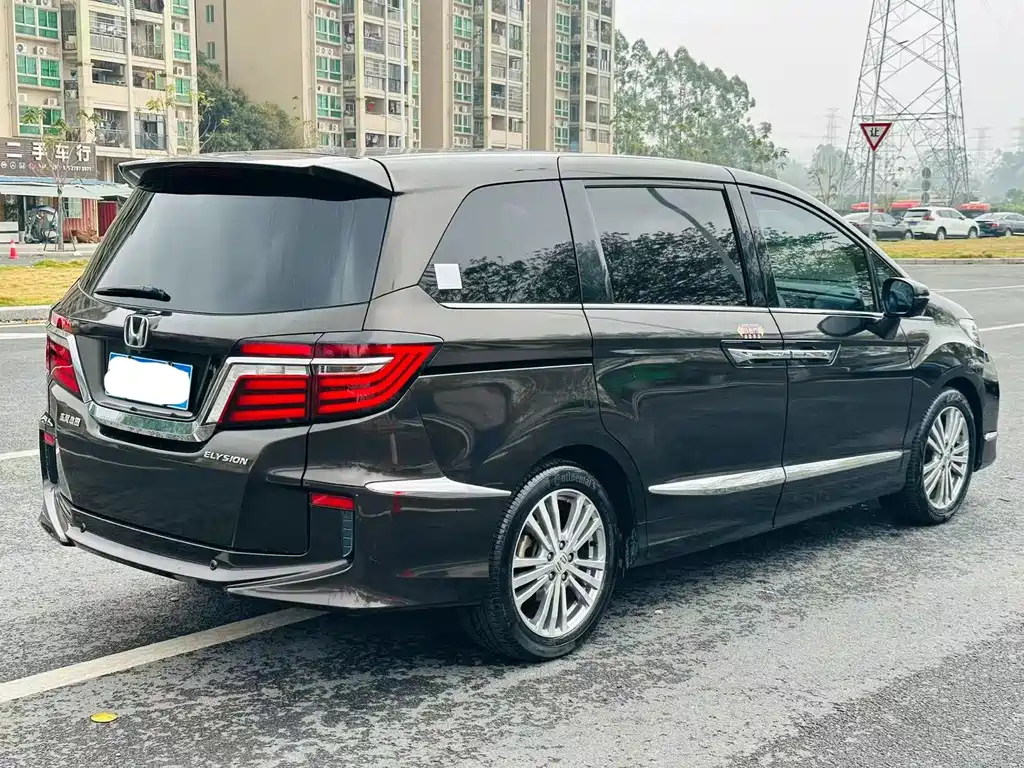 Elysion 2.4 L Luxury