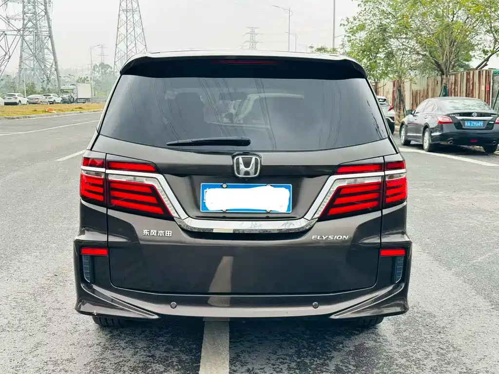 Elysion 2.4 L Luxury