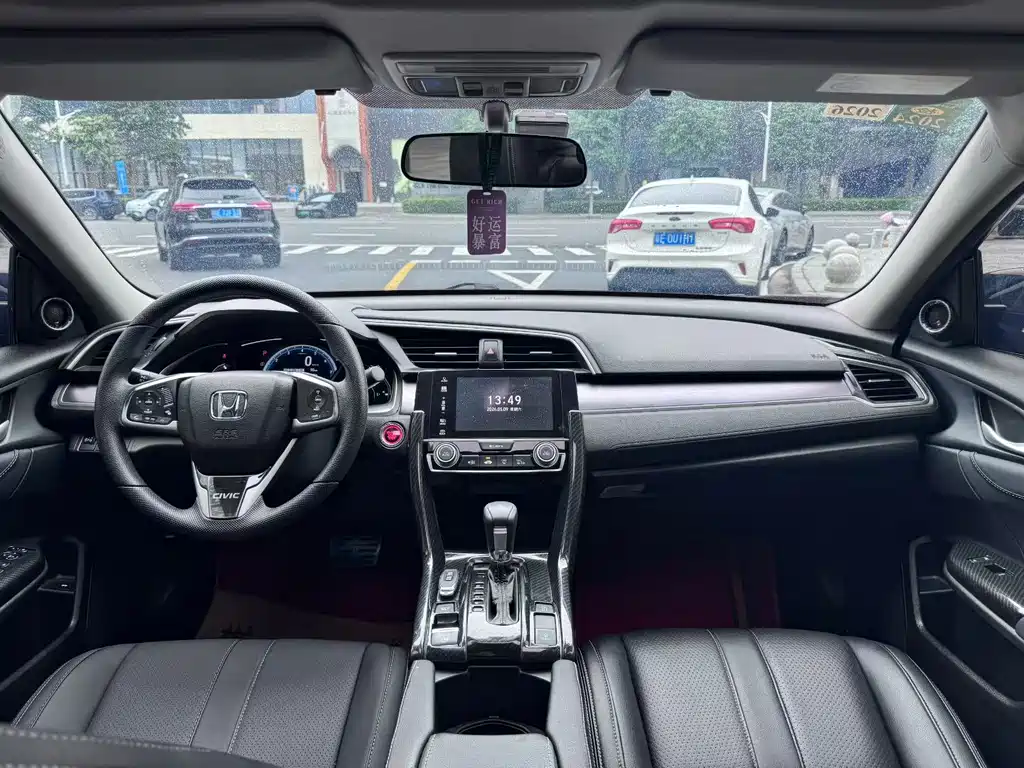Civic 220 TURBO CVT Luxury