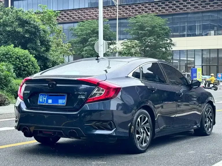 Honda Civic 220 TURBO CVT Luxury