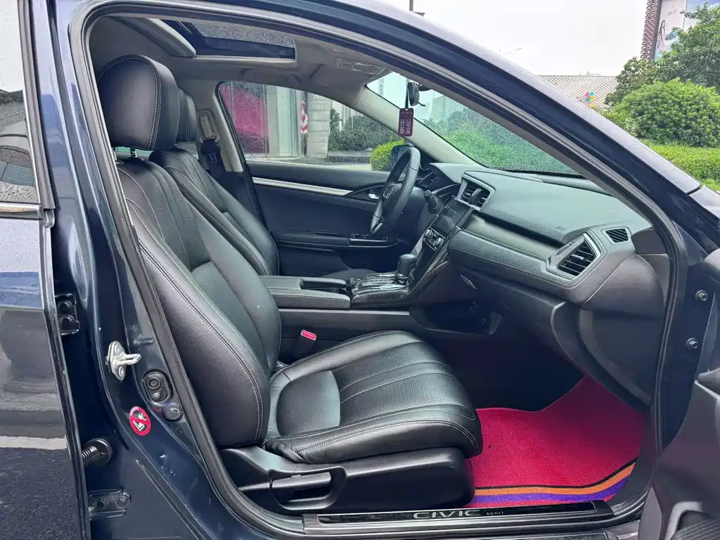 Civic 220 TURBO CVT Luxury