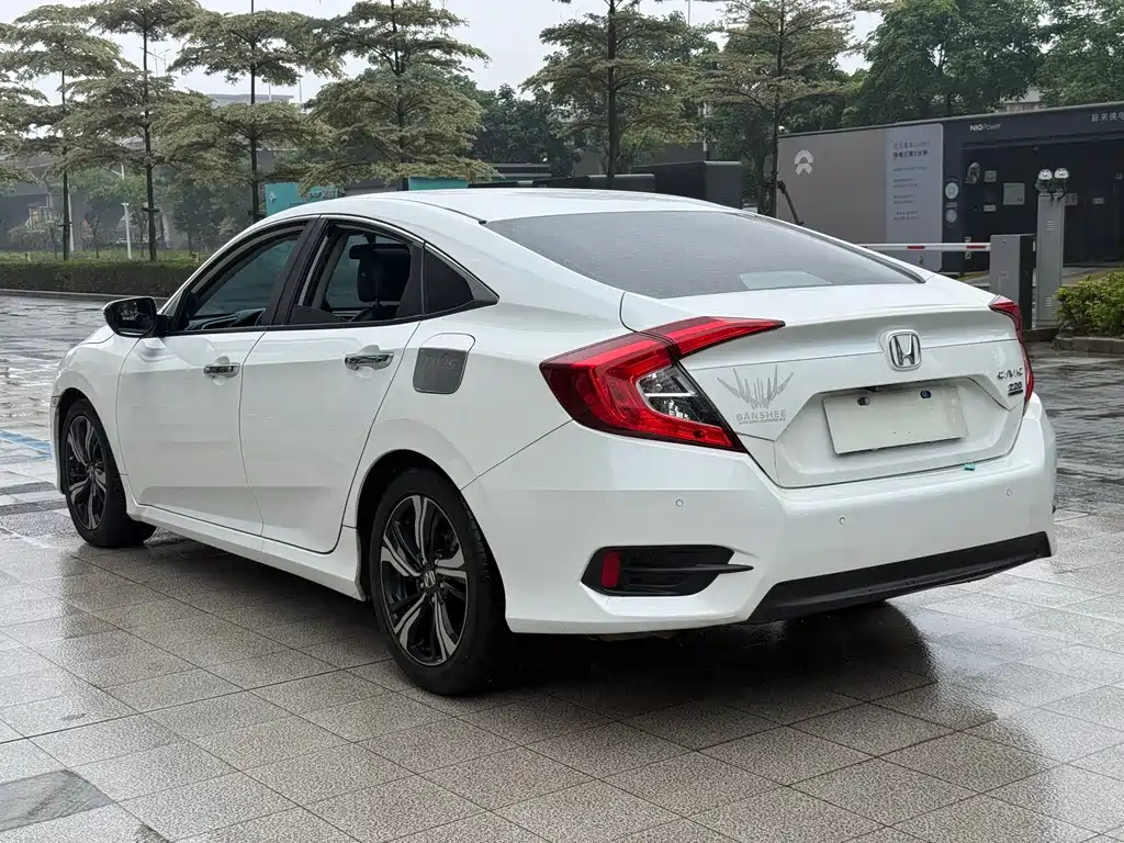 Civic 220 TURBO CVT Distinguished
