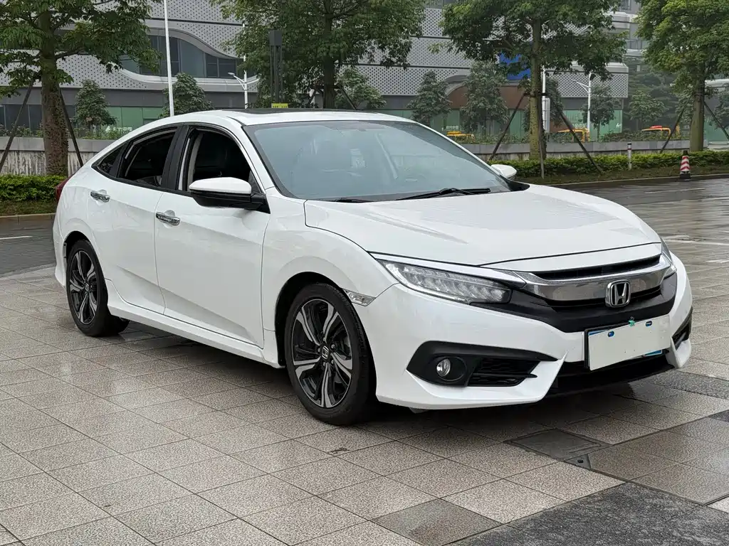 Civic 220 TURBO CVT Distinguished