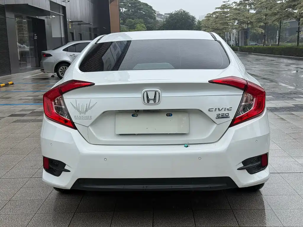 Civic 220 TURBO CVT Distinguished