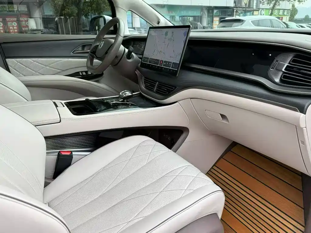 Denza D9 DM-i 970 4 WD Flagship