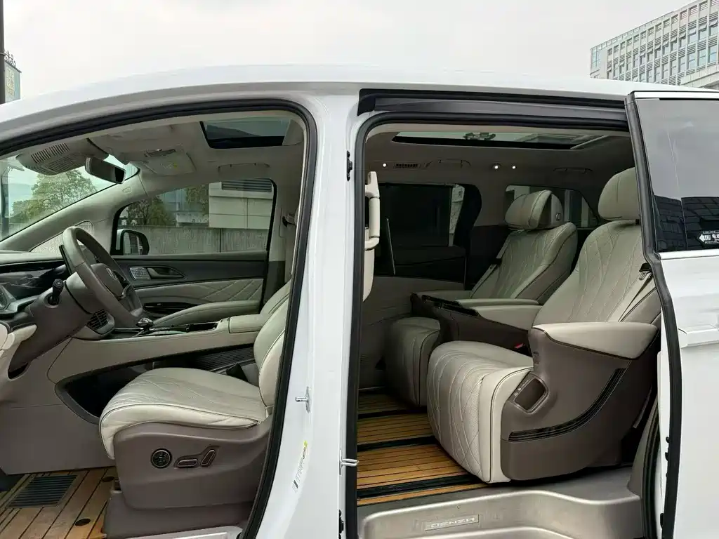 Denza D9 DM-i 970 4 WD Flagship