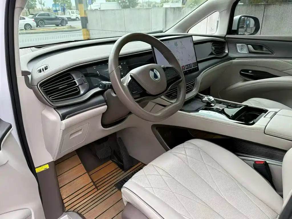 Denza D9 DM-i 970 4 WD Flagship