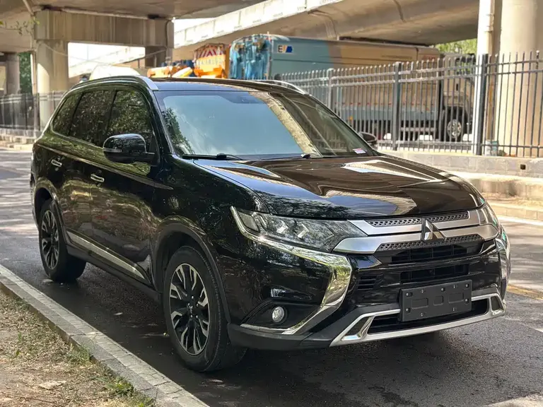 Mitsubishi Outlander 2.4 L 4 WD Enjoyment 5-seat