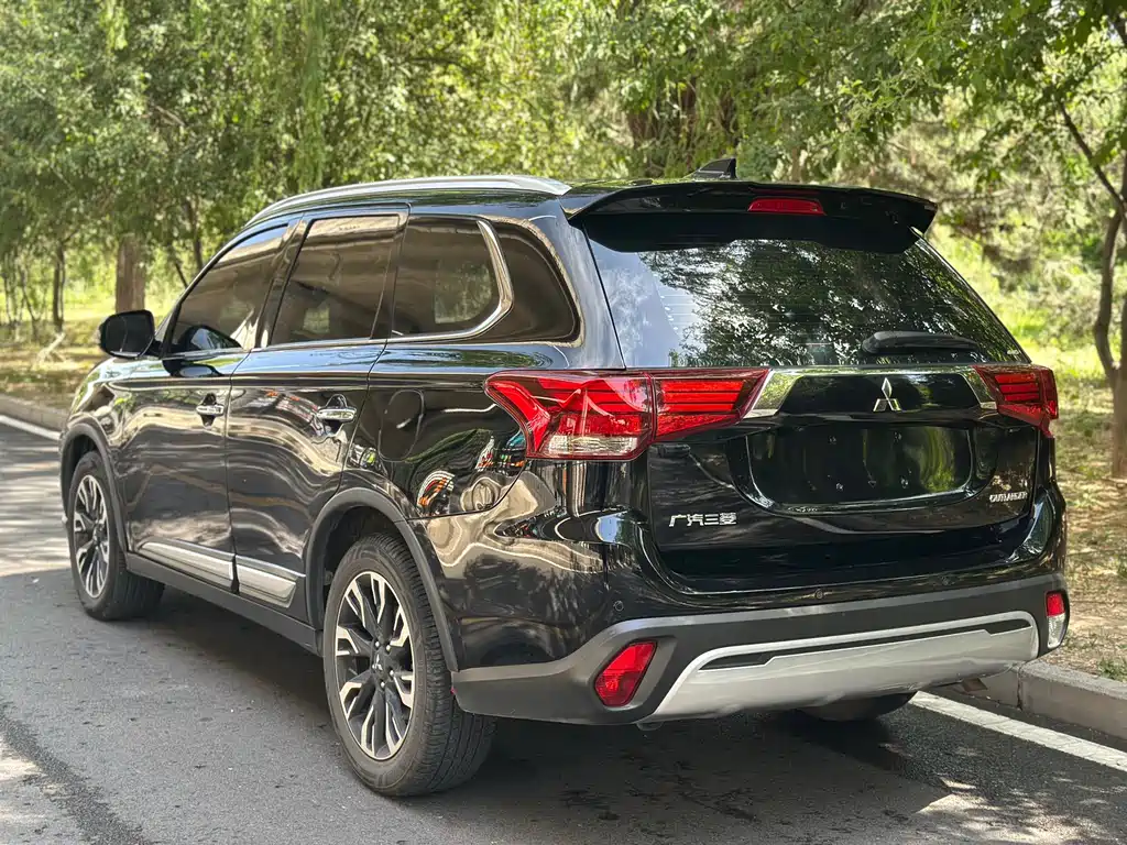 Outlander 2.4 L 4 WD Enjoyment 5-seat