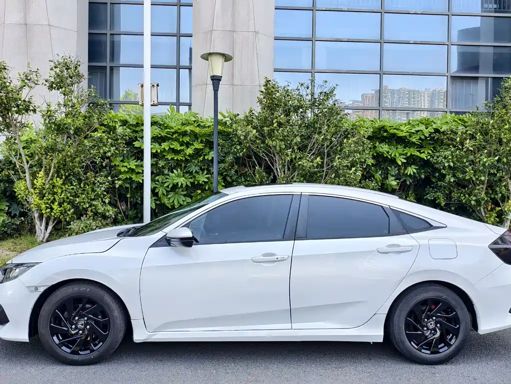 Civic 220 TURBO CVT Luxury