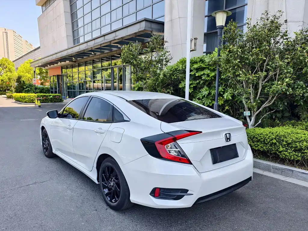 Civic 220 TURBO CVT Luxury