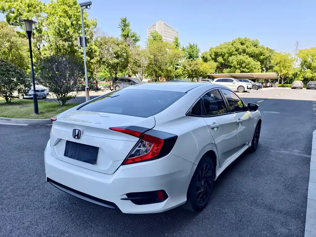 Civic 220 TURBO CVT Luxury