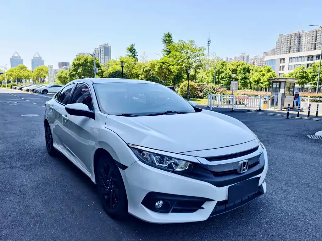 Civic 220 TURBO CVT Luxury