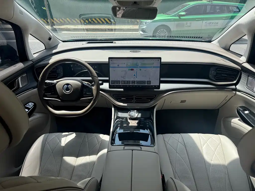 Denza D9 DM-i 970 4 WD Flagship