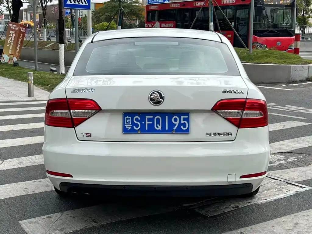 Superb 1.8 TSI Auto Noble