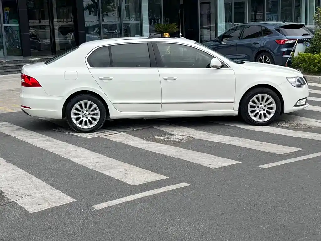 Superb 1.8 TSI Auto Noble