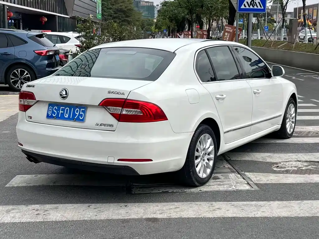 Superb 1.8 TSI Auto Noble
