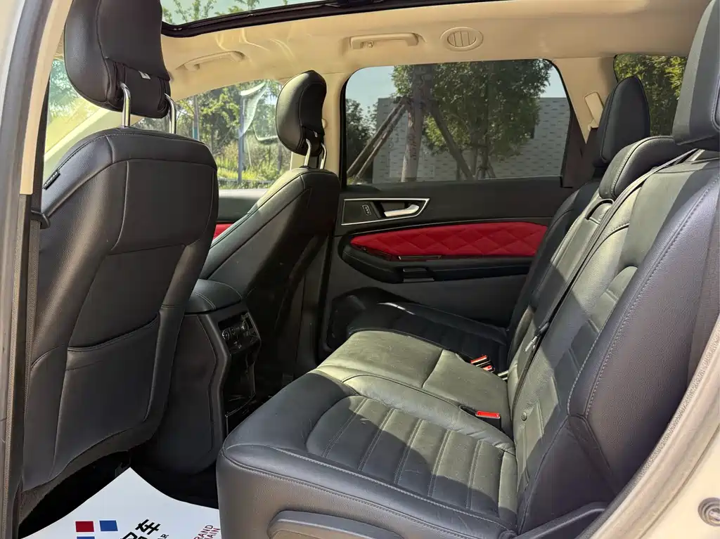 Edge EcoBoost 245 2 WD Grand Sharp 7-seat