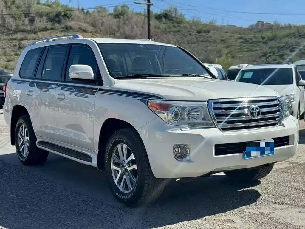 Land Cruiser (Import) 4.0 L V6 Middle East Base