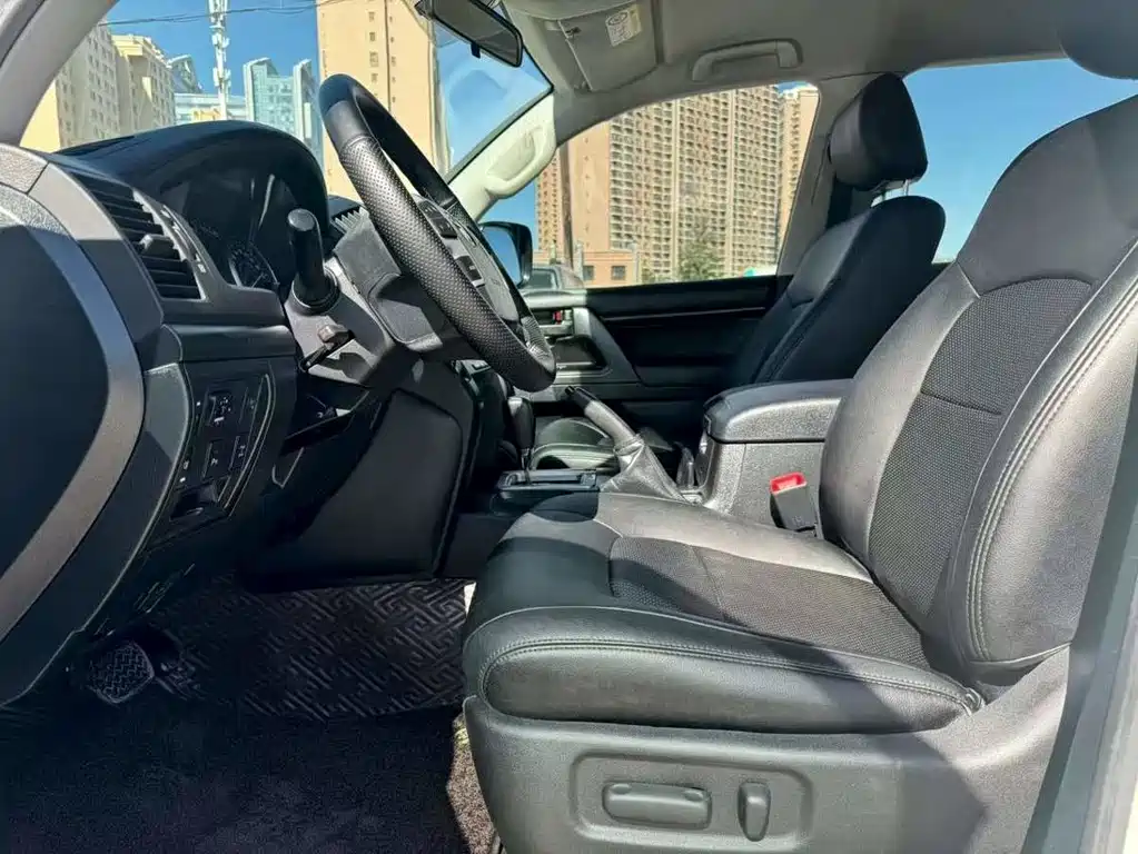 Land Cruiser (Import) 4.0 L V6 Middle East Base
