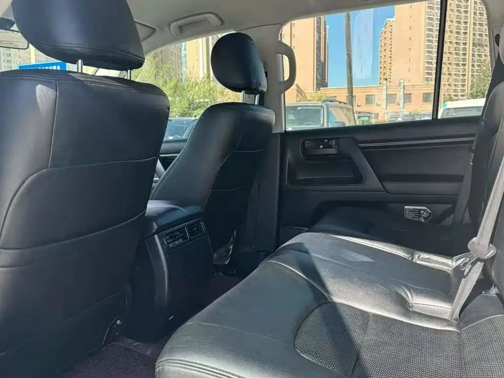 Land Cruiser (Import) 4.0 L V6 Middle East Base