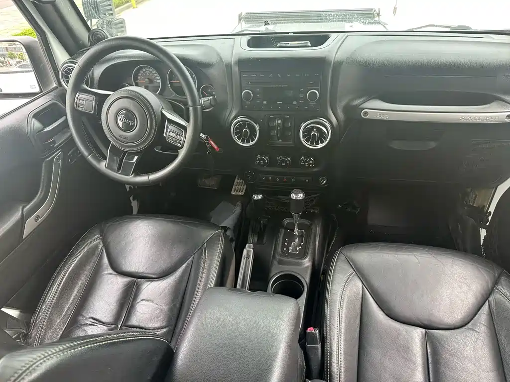 Wrangler 3.6 L Sahara 4-door
