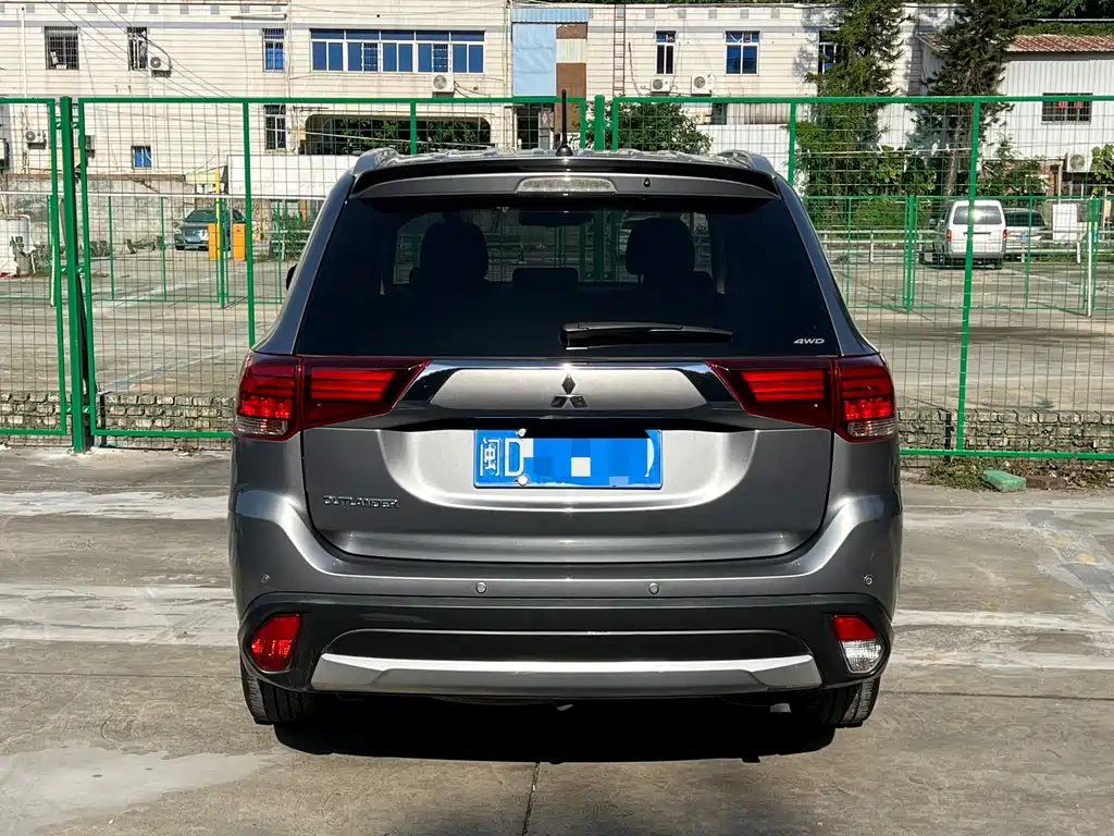 Outlander (Import) 欧蓝德(进口) 2016款 2.4 L 四驱精英版 7座