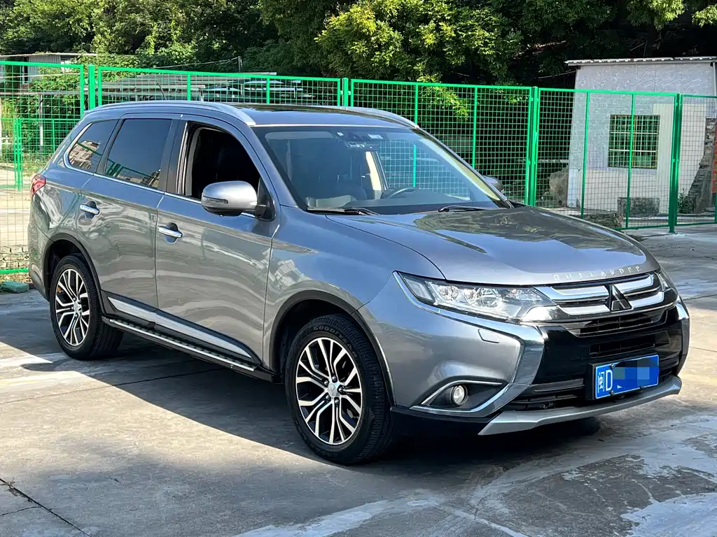 Outlander (Import) 欧蓝德(进口) 2016款 2.4 L 四驱精英版 7座