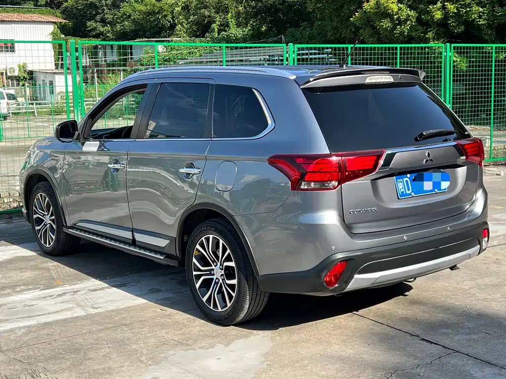 Outlander (Import) 欧蓝德(进口) 2016款 2.4 L 四驱精英版 7座