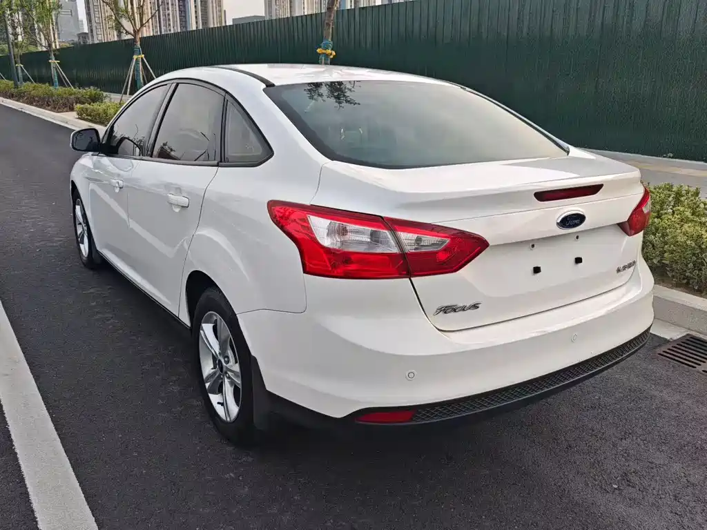 Focus Sedan 1.6 L Auto Comfort
