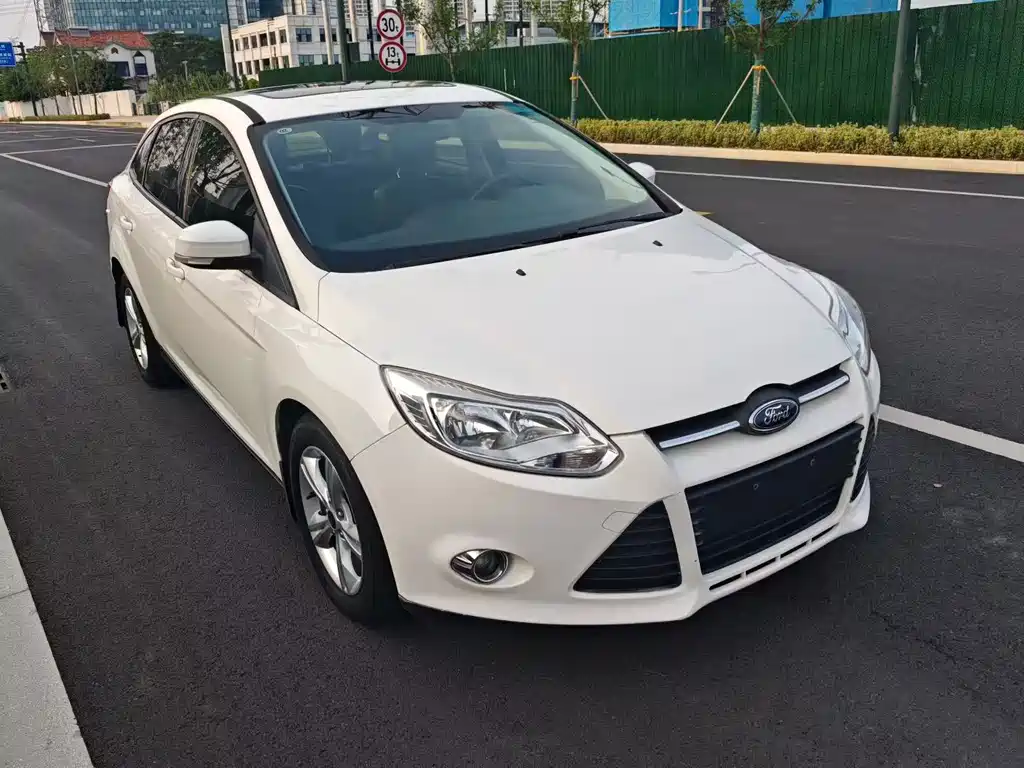 Focus Sedan 1.6 L Auto Comfort