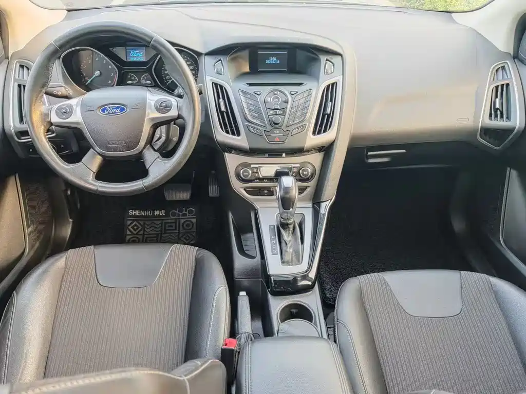Focus Sedan 1.6 L Auto Comfort
