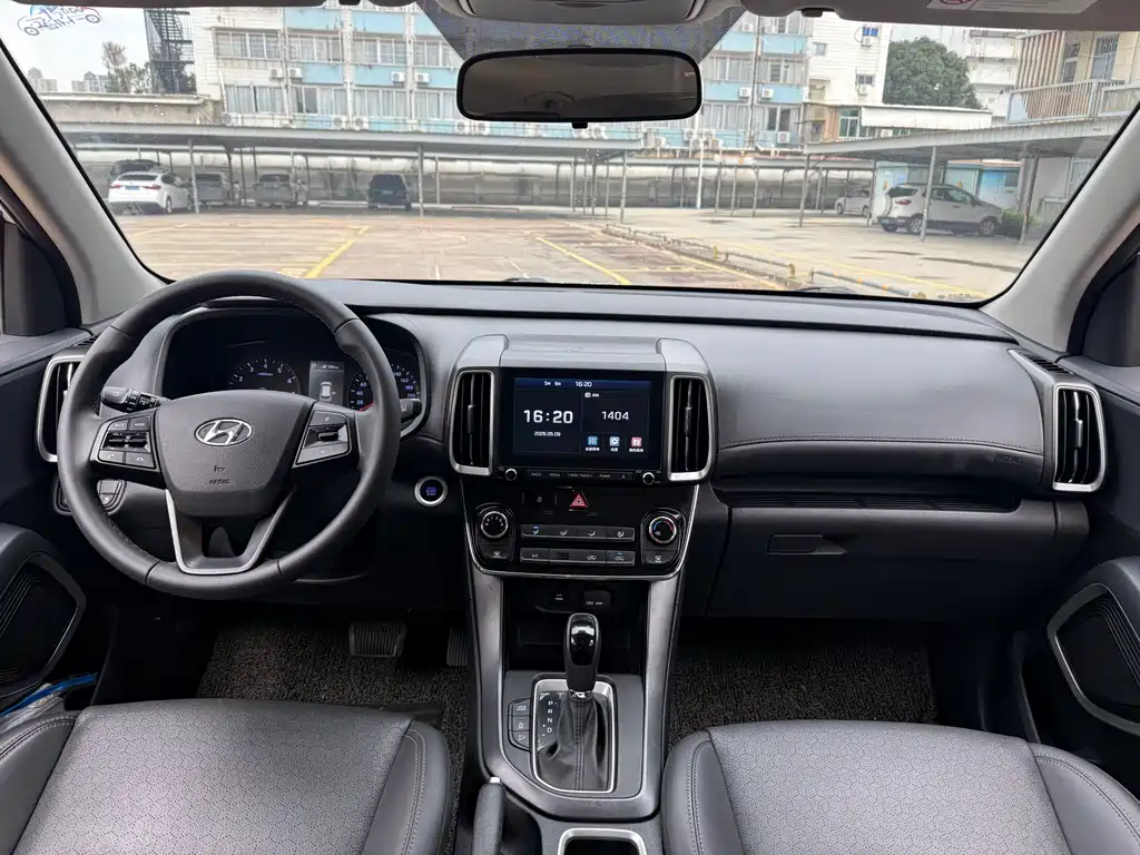 Hyundai ix35 2.0 L Auto 2 WD Brave · Smooth Enjoyment