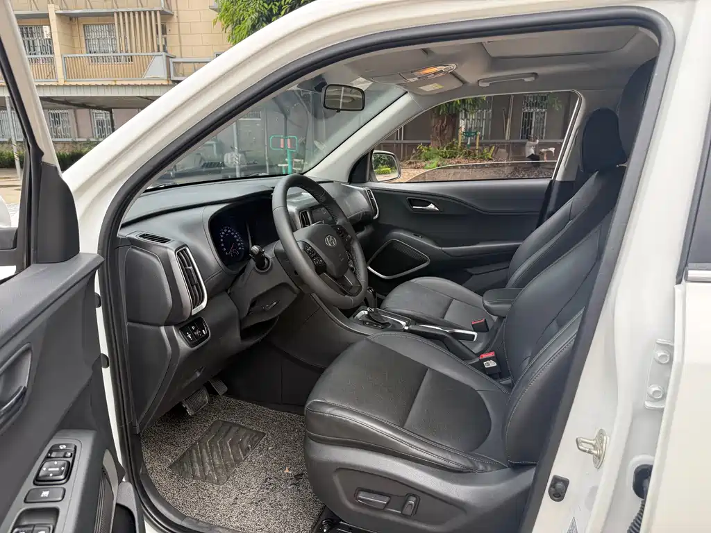 Hyundai ix35 2.0 L Auto 2 WD Brave · Smooth Enjoyment