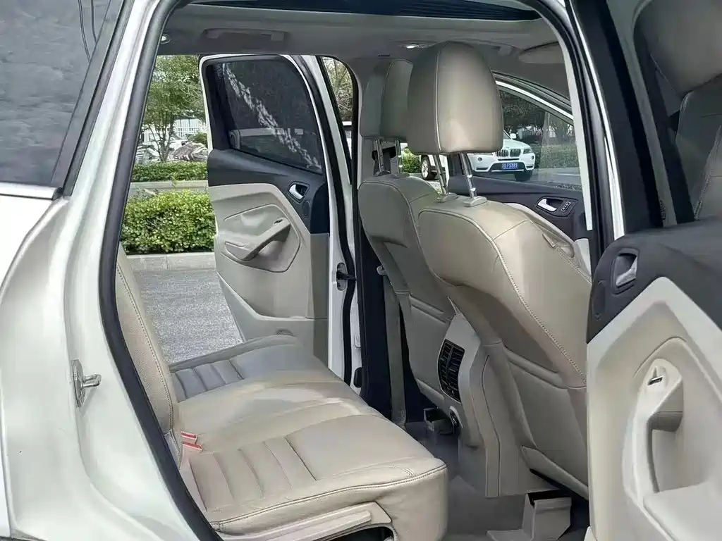 Kuga 1.6 L GTDi 4 WD Elite