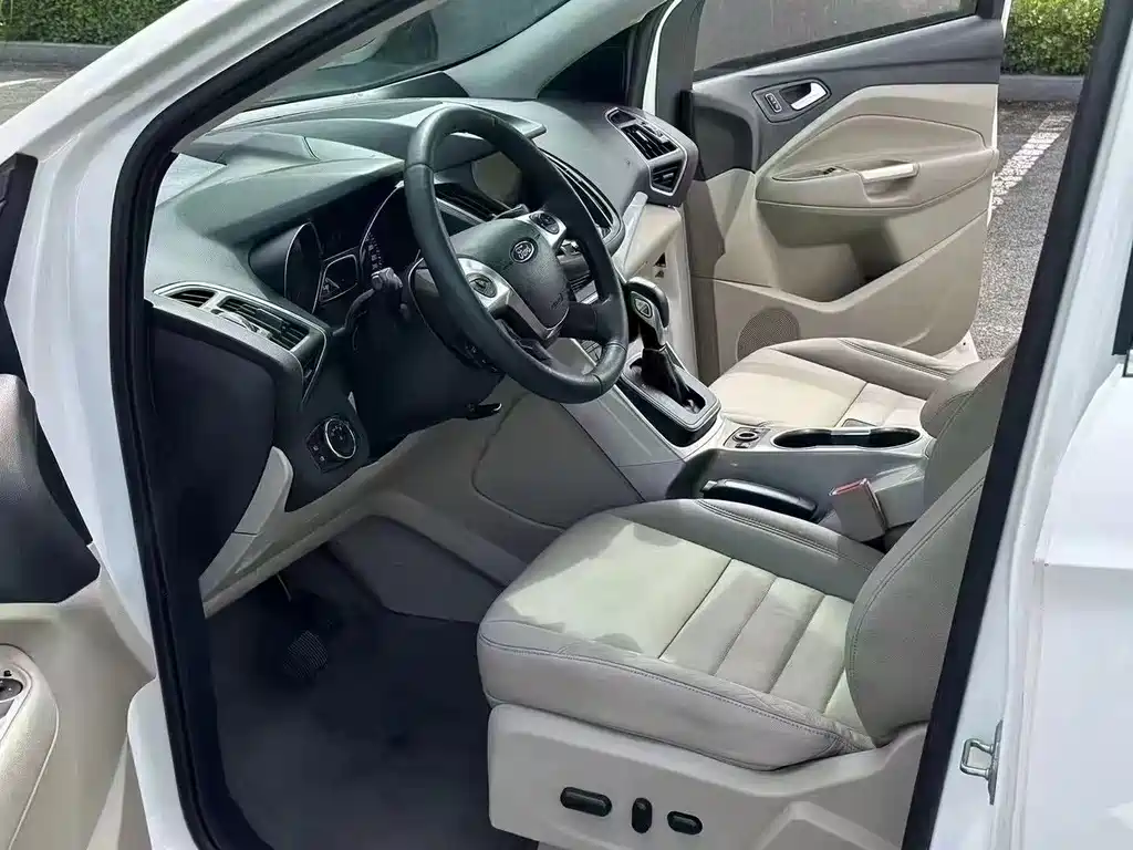 Kuga 1.6 L GTDi 4 WD Elite