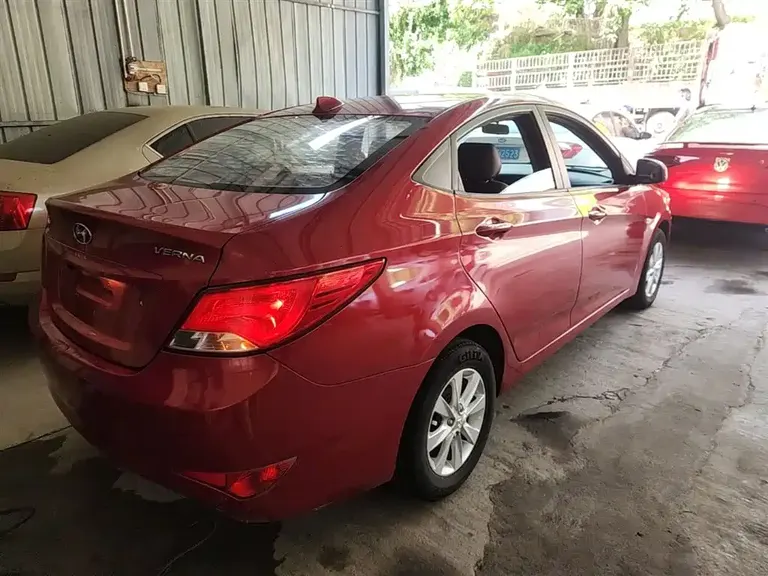 Hyundai Accent 1.4 L Manual Intelligent GLS