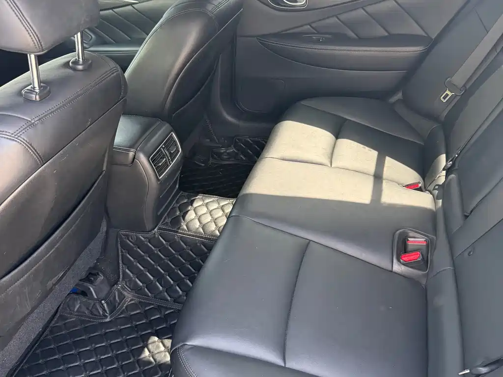 Infiniti Q50 L 2.0 T Comfort
