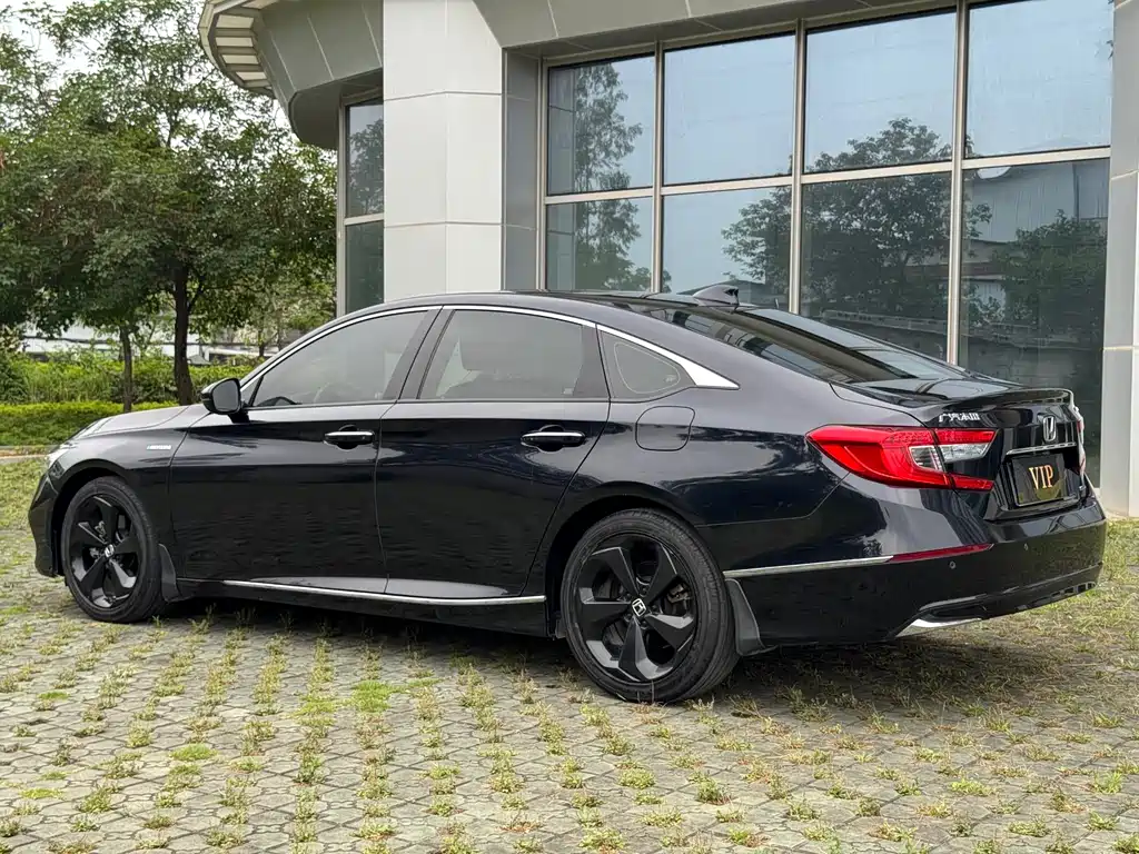 Accord Sharp· Hybrid 2.0 L Sharp Smart · Starry Sky Limited