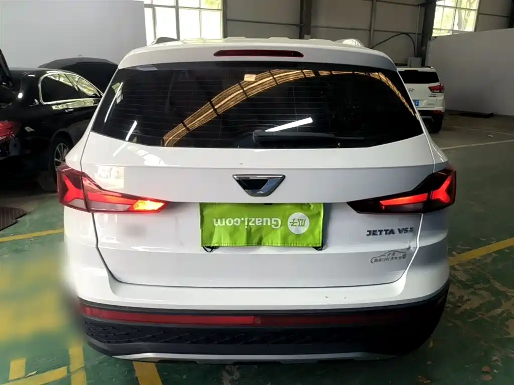 Jetta VS5 280 TSI Auto Progressive