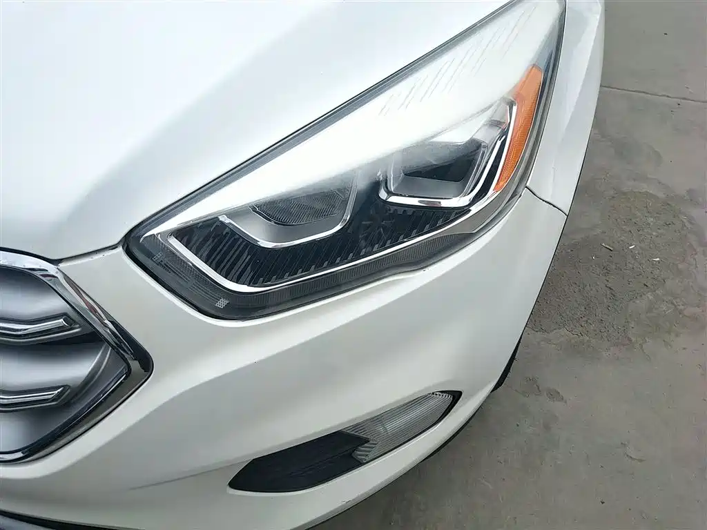 Kuga EcoBoost 180 2 WD Grand Wing