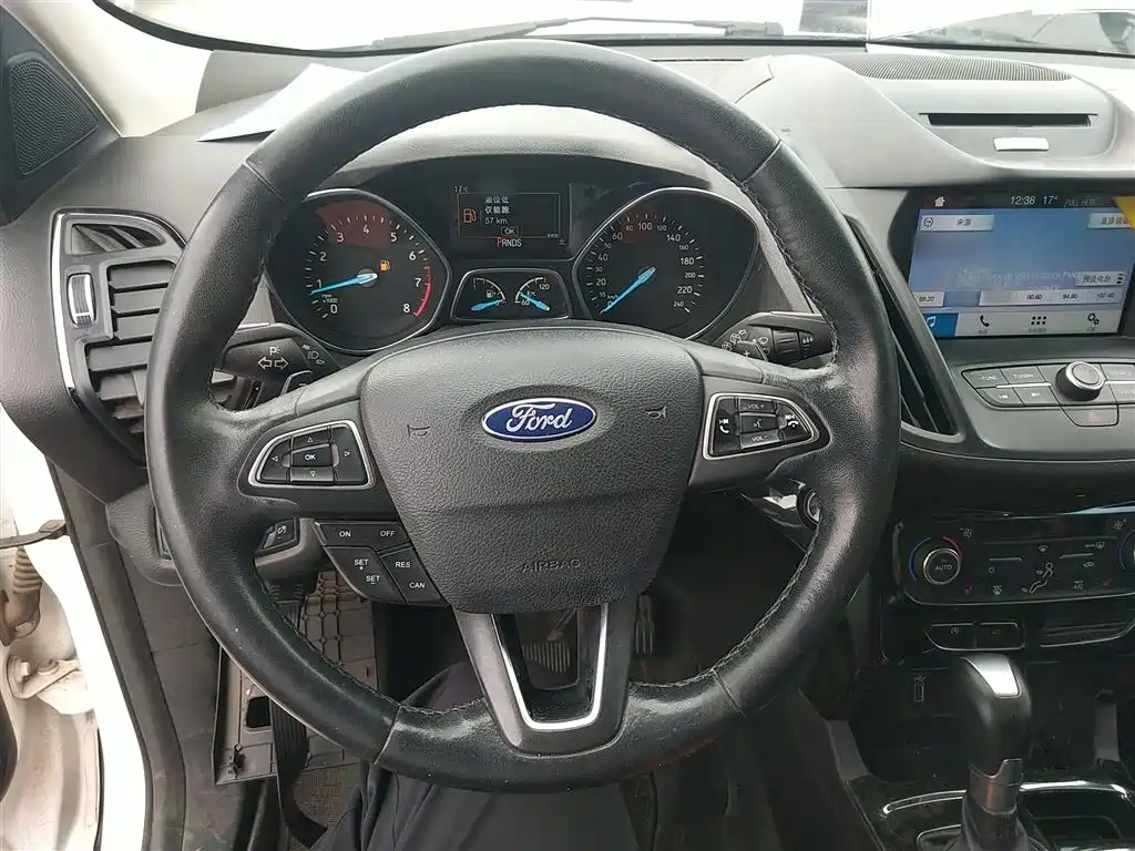 Kuga EcoBoost 180 2 WD Grand Wing
