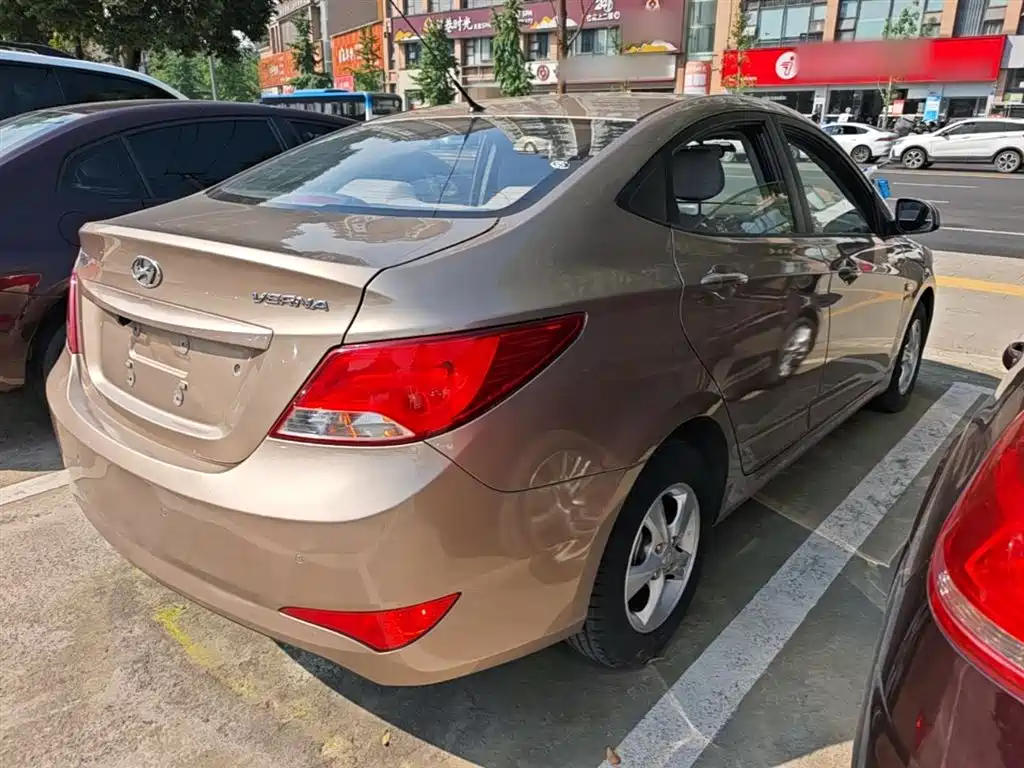 Accent 1.4 L Auto Intelligent GLS