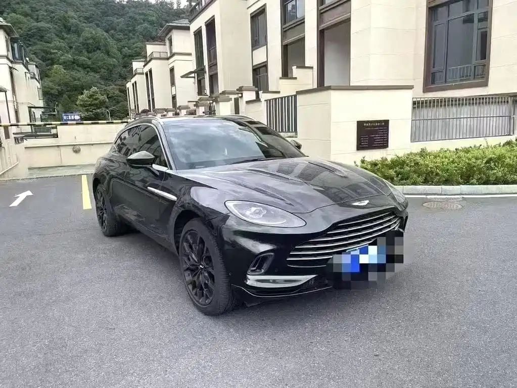Aston Martin DBX 4.0 T V8