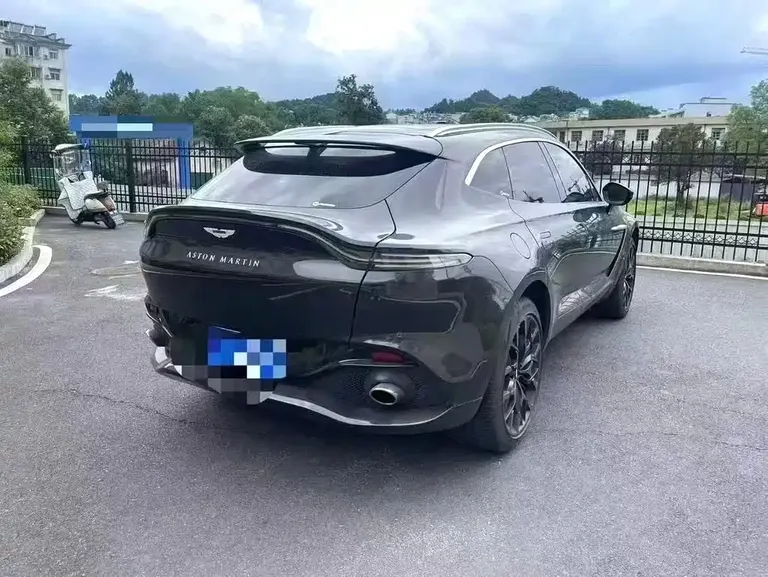 Aston Martin DBX 4.0 T V8