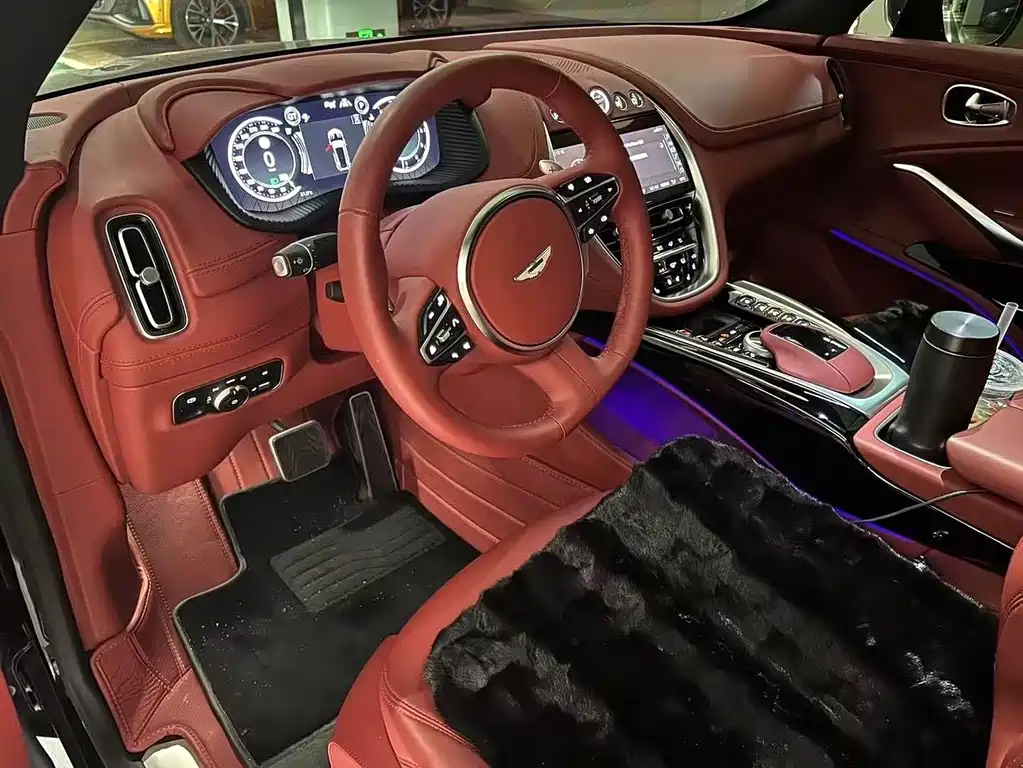 Aston Martin DBX 4.0 T V8