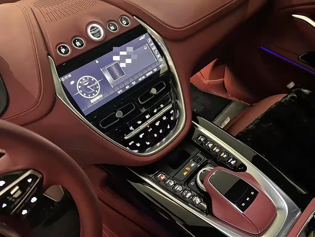 Aston Martin DBX 4.0 T V8