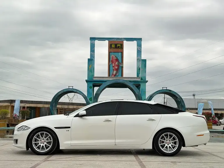 Jaguar XJ XJL 2.0 T 2 WD Graceful Business